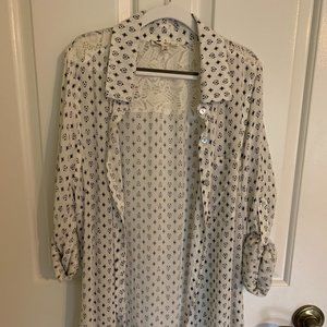 About a Girl White button-up blouse